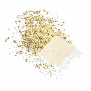 loose mineral concealer, against red / full